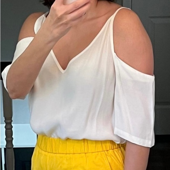 FRNCH Cold Shoulder Pullover Blouse in White - Picture 7 of 7